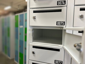 Wertfachschrank mit Posteinwurf - 24 Fächer - Cremeweiß