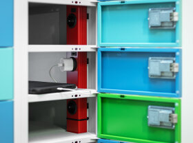 Gebrauchter Ladeschrank mit 230V-Ladefunktion / 18 Fächer / Design "Morgentau"  mit Flachdach