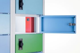 Gebrauchter Wertfachschrank mit Ladefunktion - 24 Fächer - Morgentau mit Flachdach