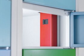 Gebrauchter Wertfachschrank mit Ladefunktion - 24 Fächer - Morgentau mit Flachdach